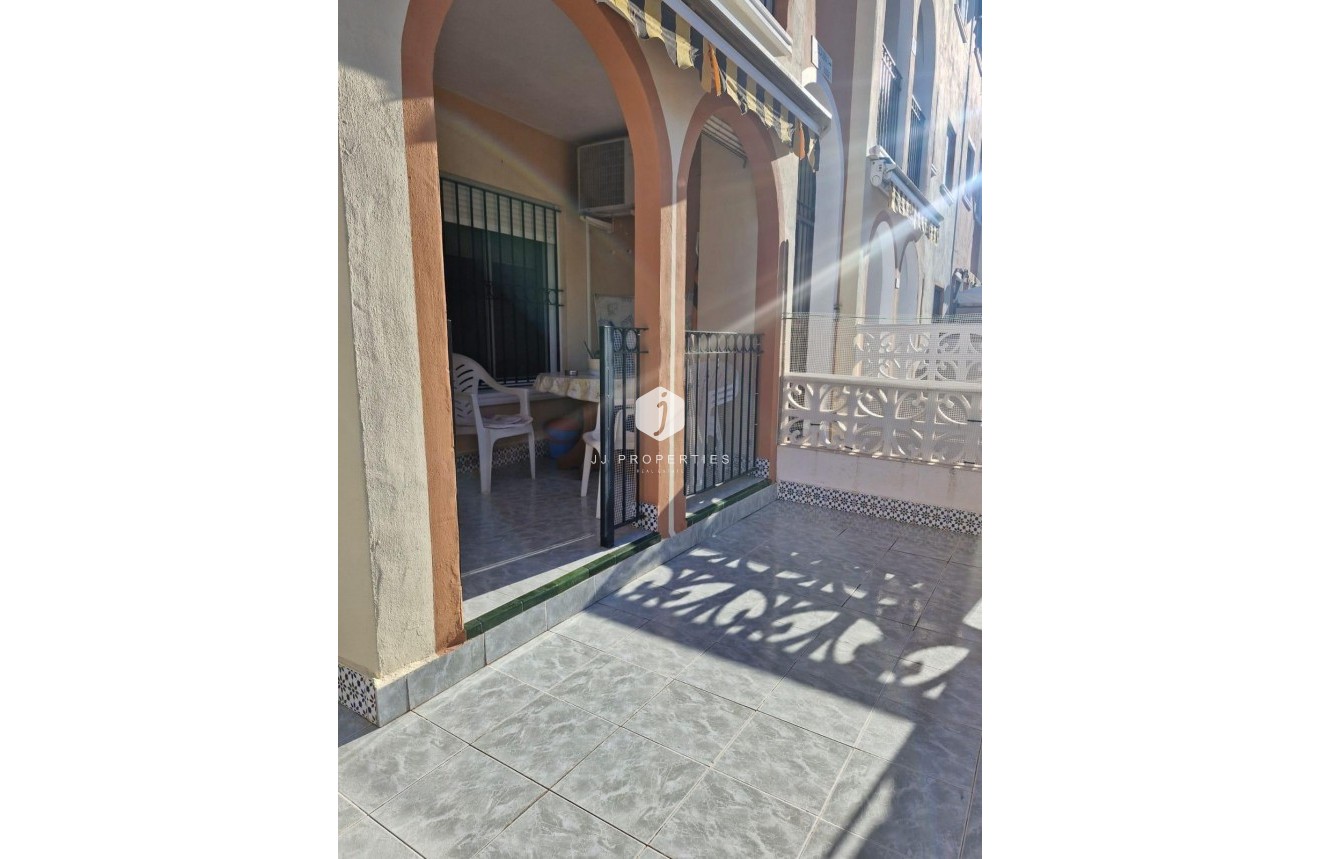 Z drugiej ręki - Bungalow -
Torrevieja - Playa de los Naufragos