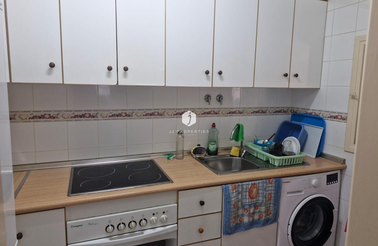 Z drugiej ręki - Bungalow -
Torrevieja - Playa de los Naufragos