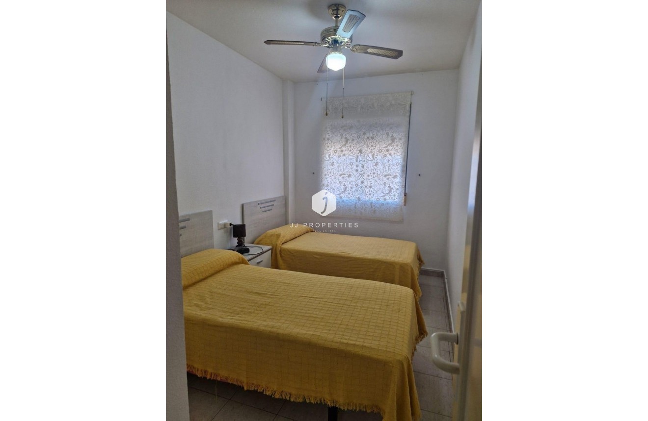 Z drugiej ręki - Bungalow -
Torrevieja - Playa de los Naufragos