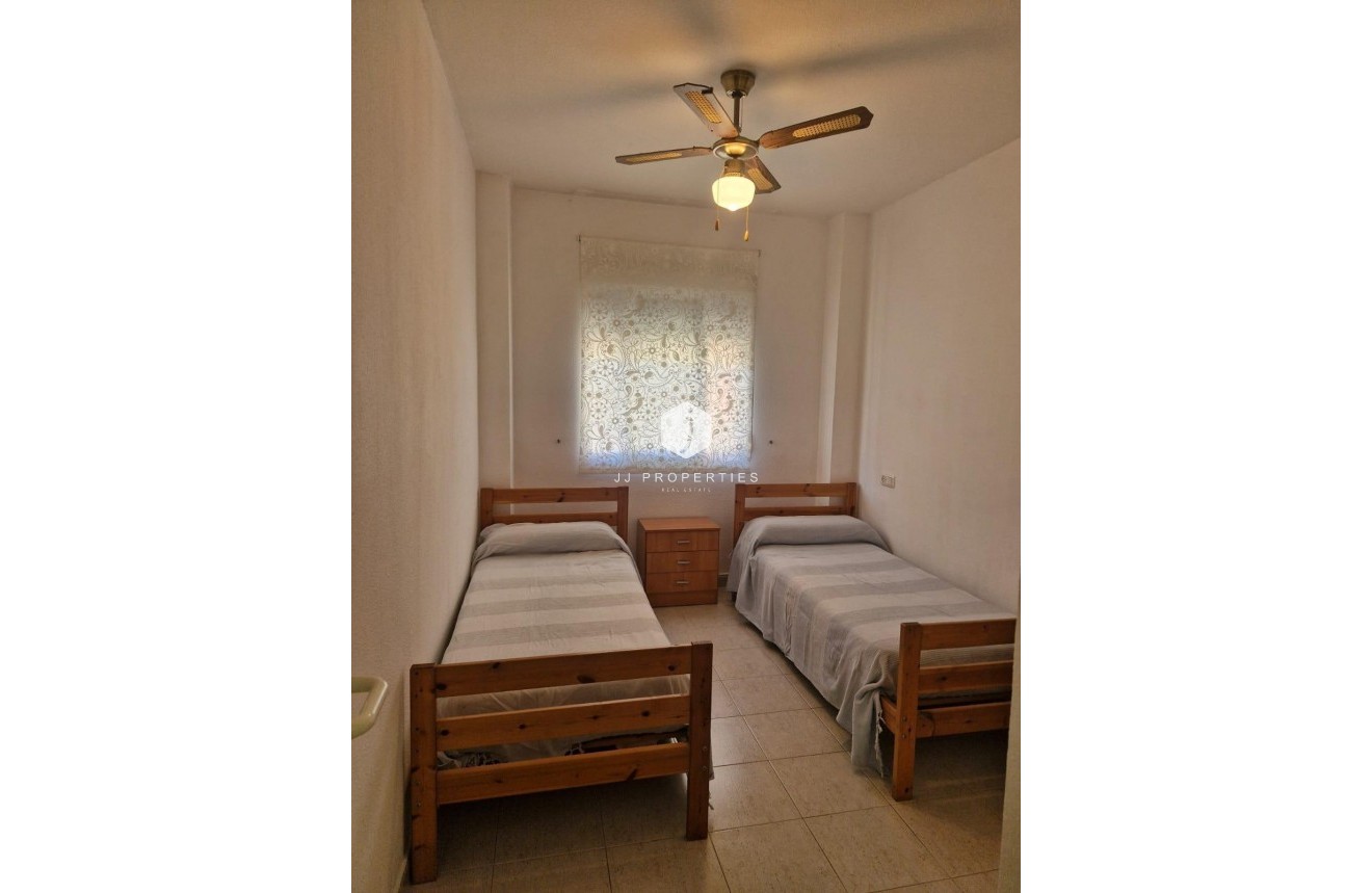 Z drugiej ręki - Bungalow -
Torrevieja - Playa de los Naufragos