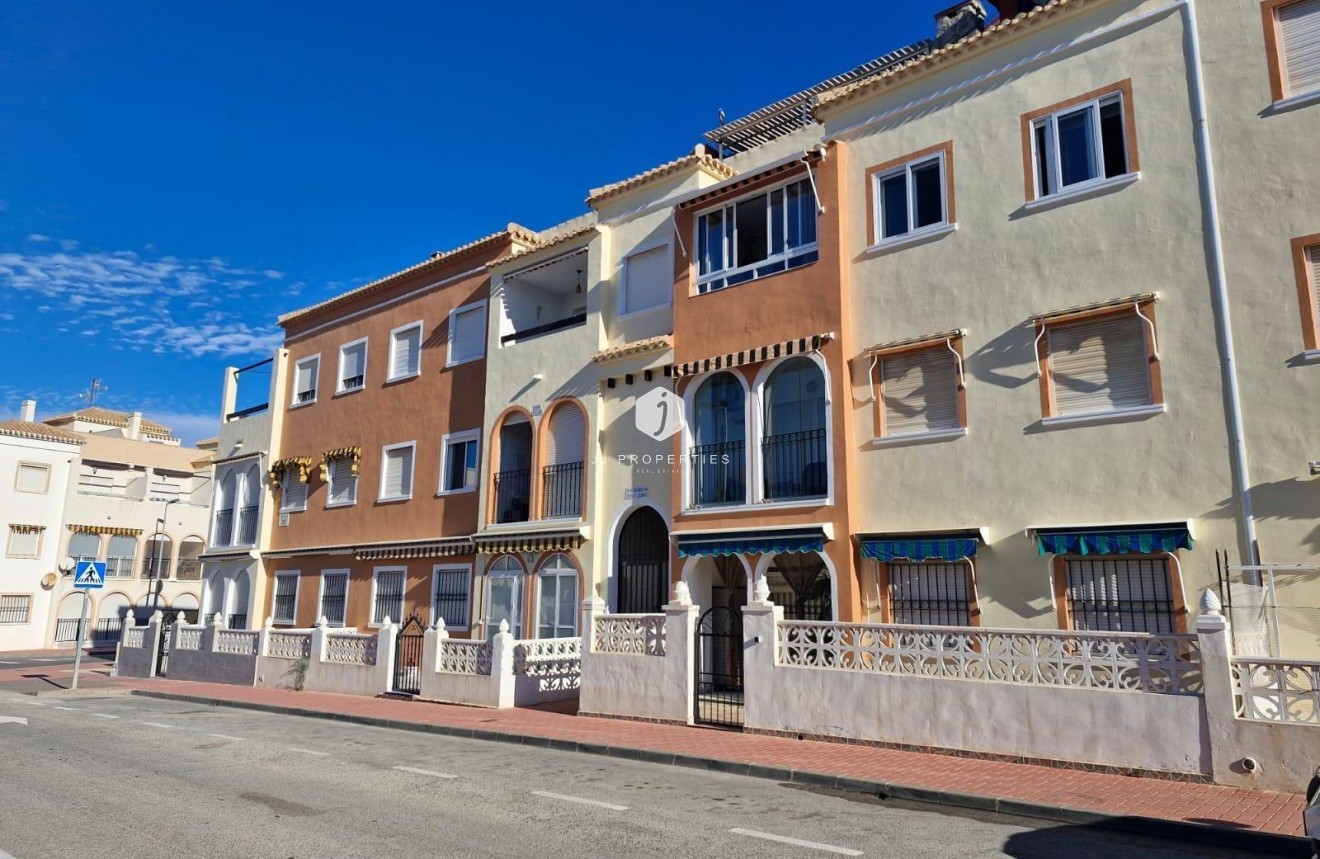 Z drugiej ręki - Bungalow -
Torrevieja - Playa de los Naufragos