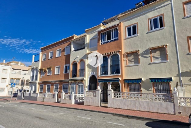 Z drugiej ręki - Bungalow -
Torrevieja - Playa de los Naufragos