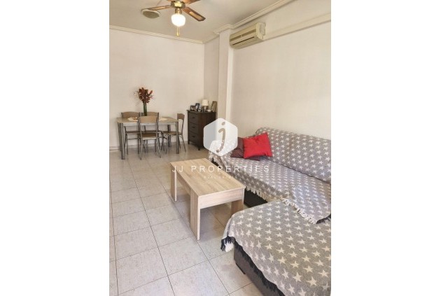 Z drugiej ręki - Bungalow -
Torrevieja - Playa de los Naufragos