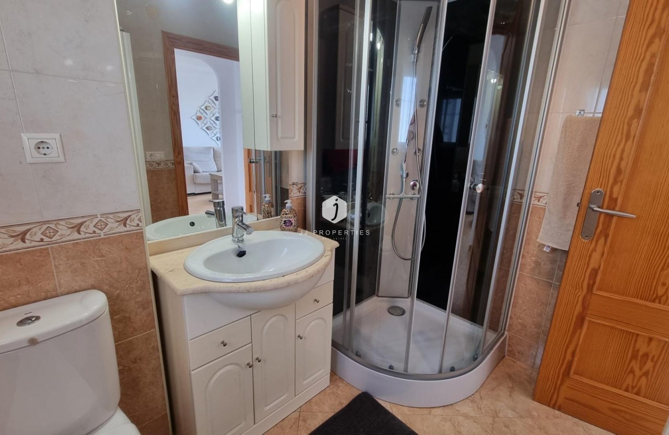 Z drugiej ręki - Mieszkanie w bloku -
Torrevieja - Torreblanca