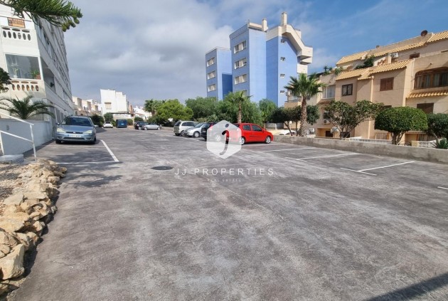 Z drugiej ręki - Mieszkanie w bloku -
Torrevieja - Torreblanca