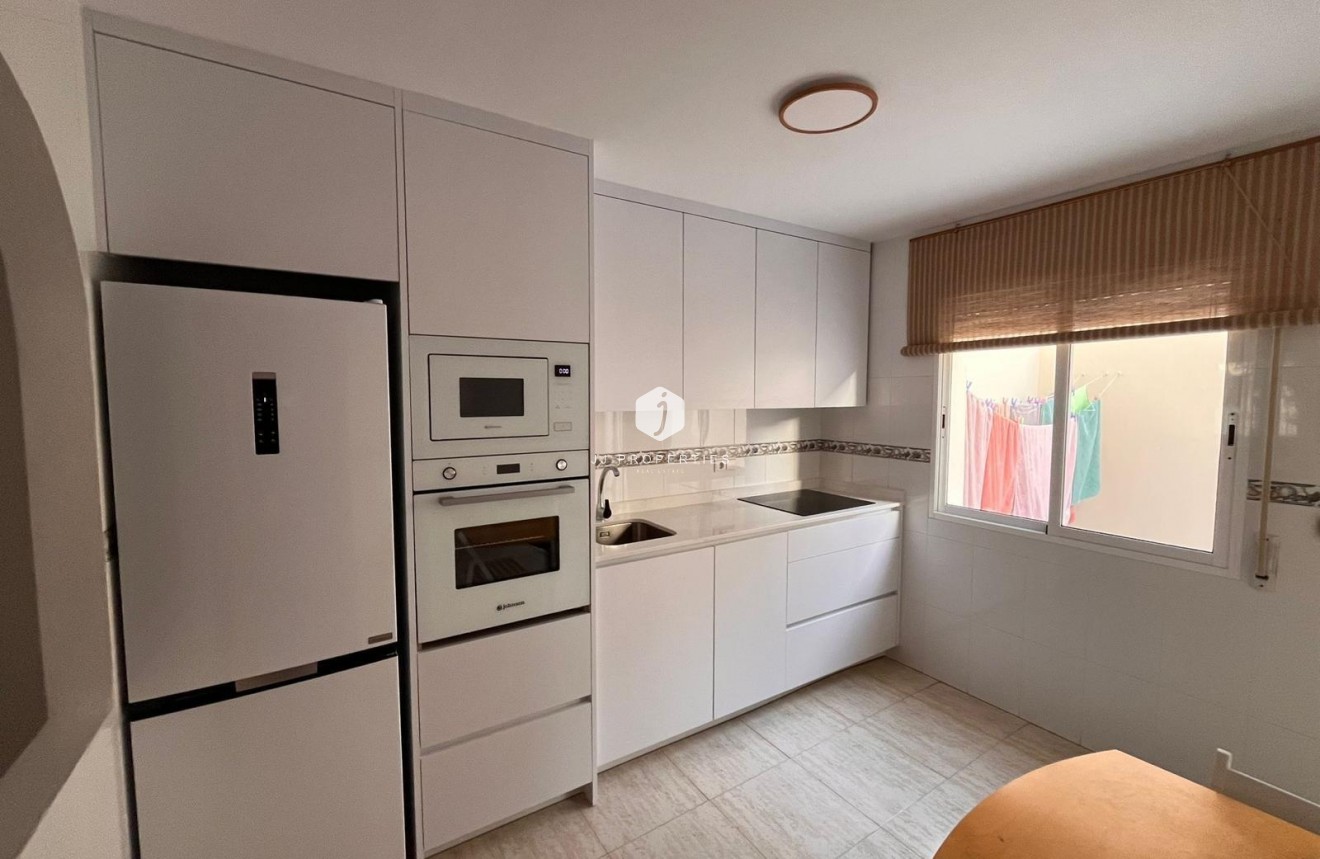 Z drugiej ręki - Szalet -
Orihuela Costa - Campoamor