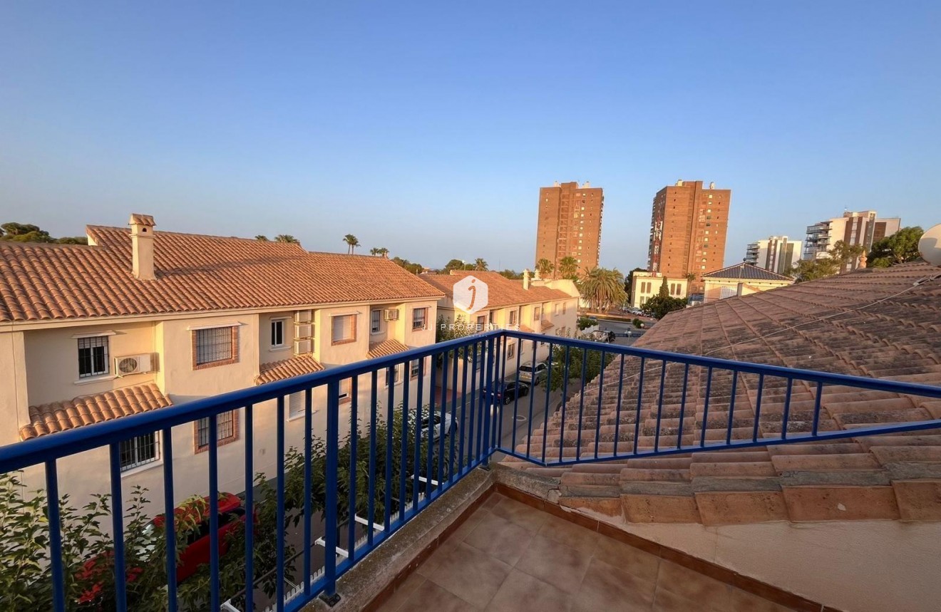 Z drugiej ręki - Szalet -
Orihuela Costa - Campoamor