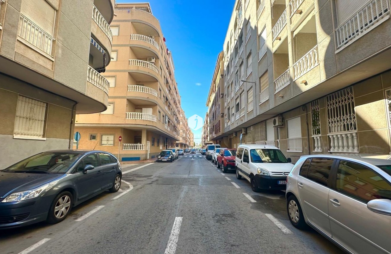 Z drugiej ręki - Mieszkanie w bloku -
Torrevieja - Acequion