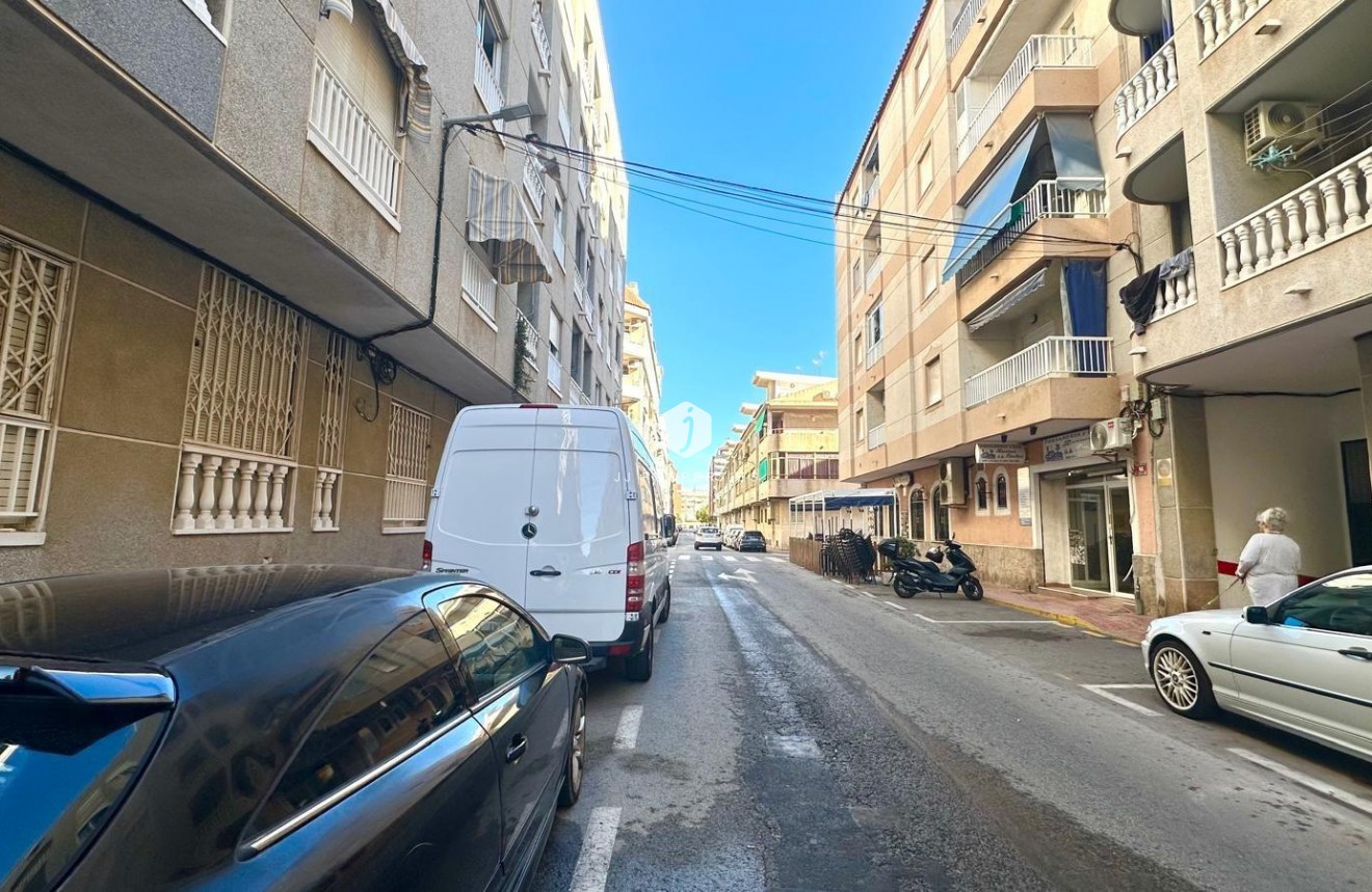 Z drugiej ręki - Mieszkanie w bloku -
Torrevieja - Acequion