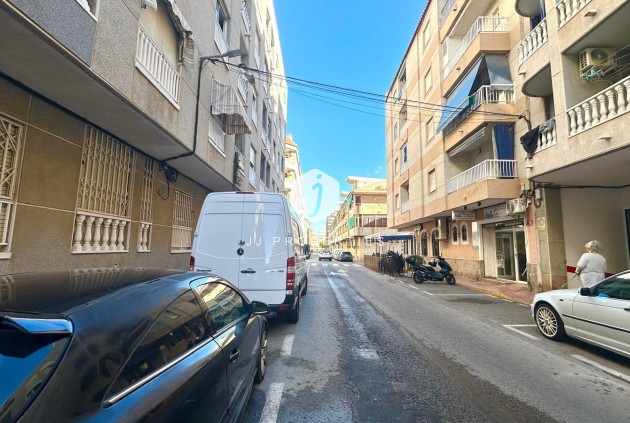 Z drugiej ręki - Mieszkanie w bloku -
Torrevieja - Acequion