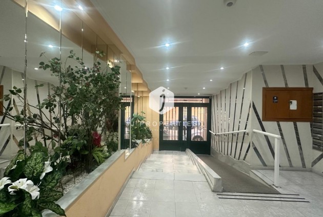 Z drugiej ręki - Mieszkanie w bloku -
Torrevieja - Acequion