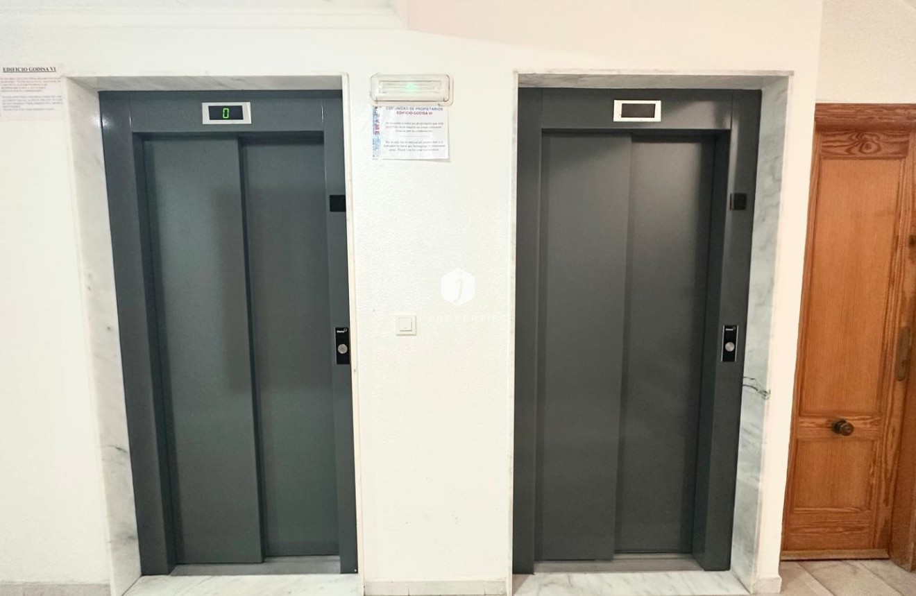 Z drugiej ręki - Mieszkanie w bloku -
Torrevieja - Acequion