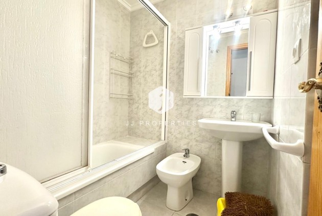 Z drugiej ręki - Mieszkanie w bloku -
Torrevieja - Acequion