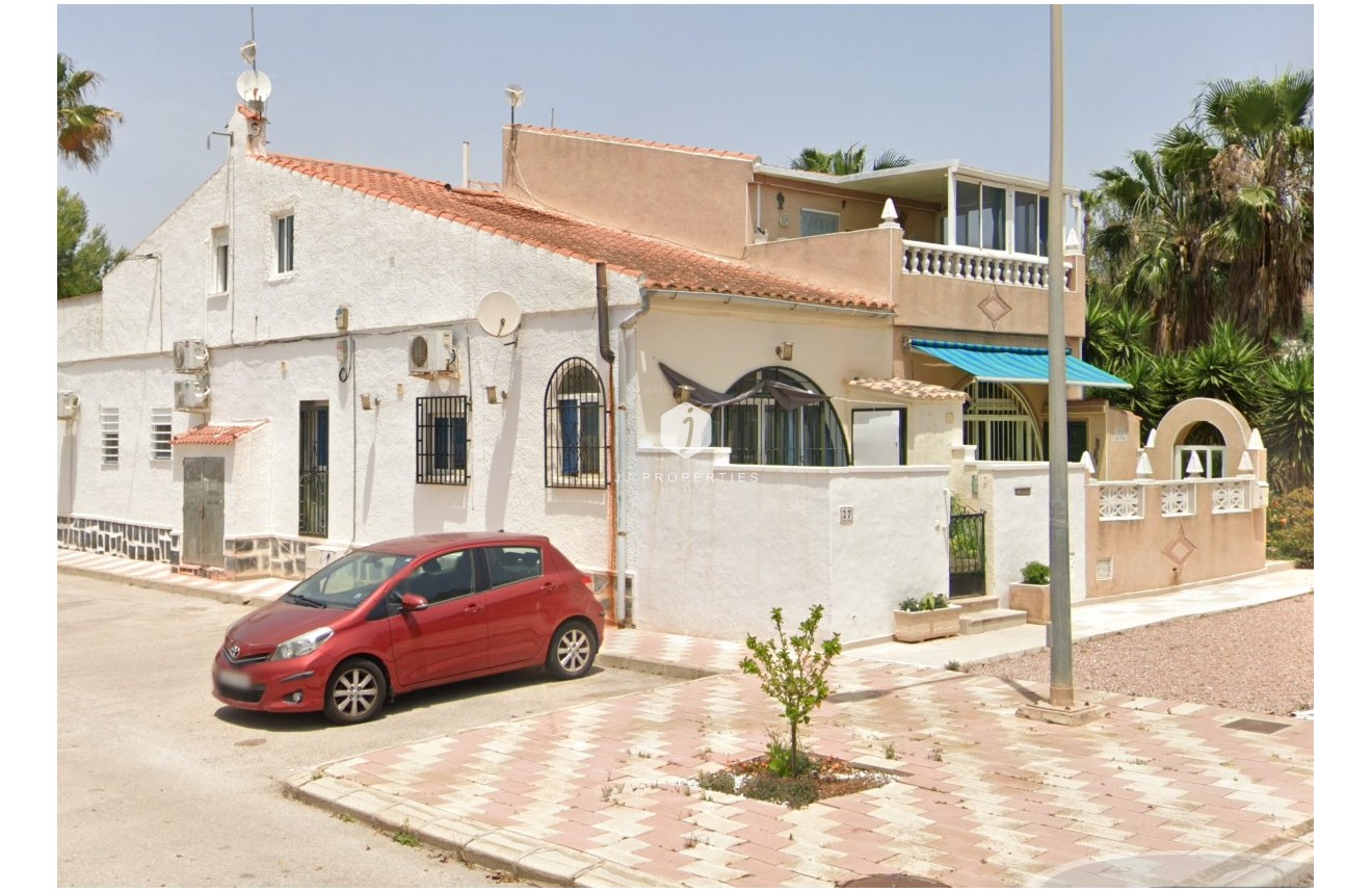 Z drugiej ręki - Szalet -
Torrevieja - Costa Blanca