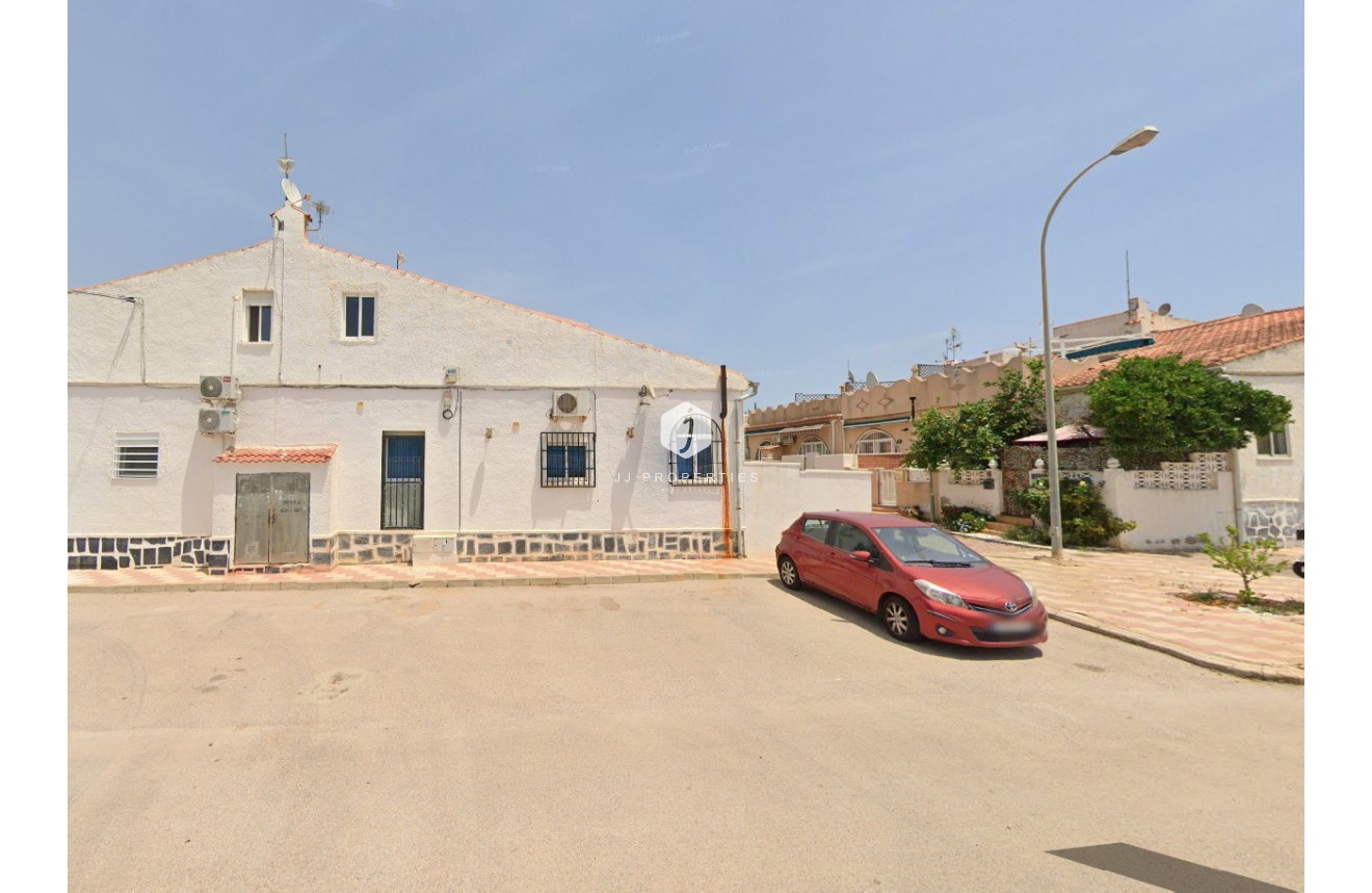 Z drugiej ręki - Szalet -
Torrevieja - Costa Blanca