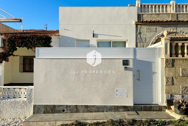 Z drugiej ręki - Szalet -
Torrevieja - Costa Blanca