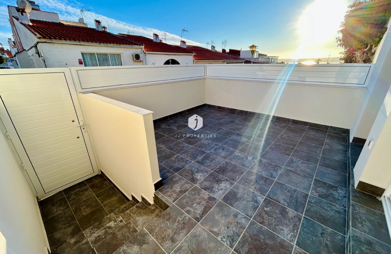 Z drugiej ręki - Szalet -
Torrevieja - Costa Blanca