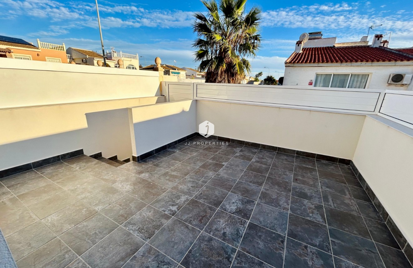 Z drugiej ręki - Szalet -
Torrevieja - Costa Blanca