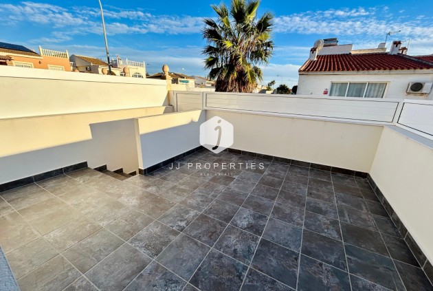 Z drugiej ręki - Szalet -
Torrevieja - Costa Blanca