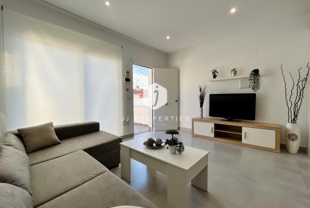 Z drugiej ręki - Szalet -
Torrevieja - Costa Blanca