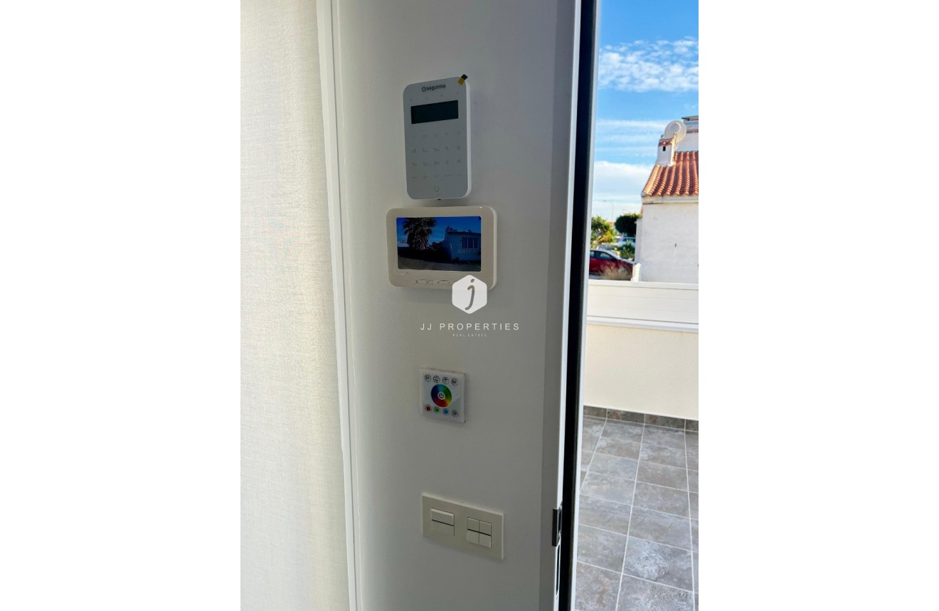 Z drugiej ręki - Szalet -
Torrevieja - Costa Blanca