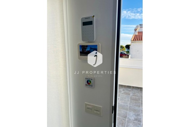 Z drugiej ręki - Szalet -
Torrevieja - Costa Blanca