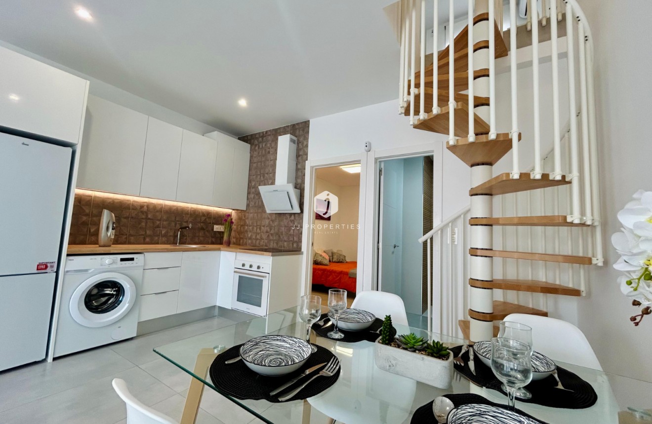 Z drugiej ręki - Szalet -
Torrevieja - Costa Blanca