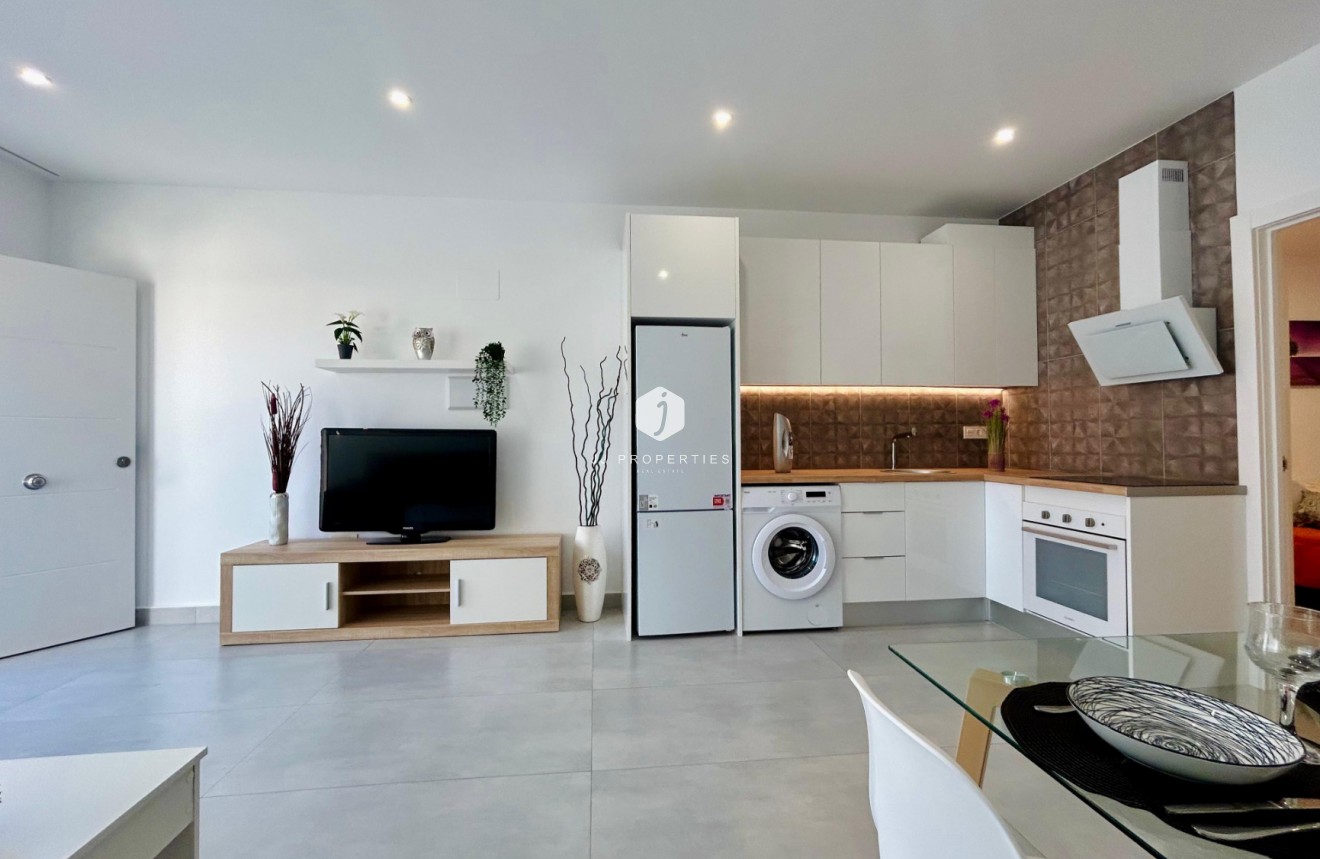 Z drugiej ręki - Szalet -
Torrevieja - Costa Blanca