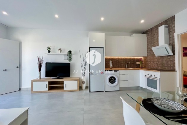 Z drugiej ręki - Szalet -
Torrevieja - Costa Blanca