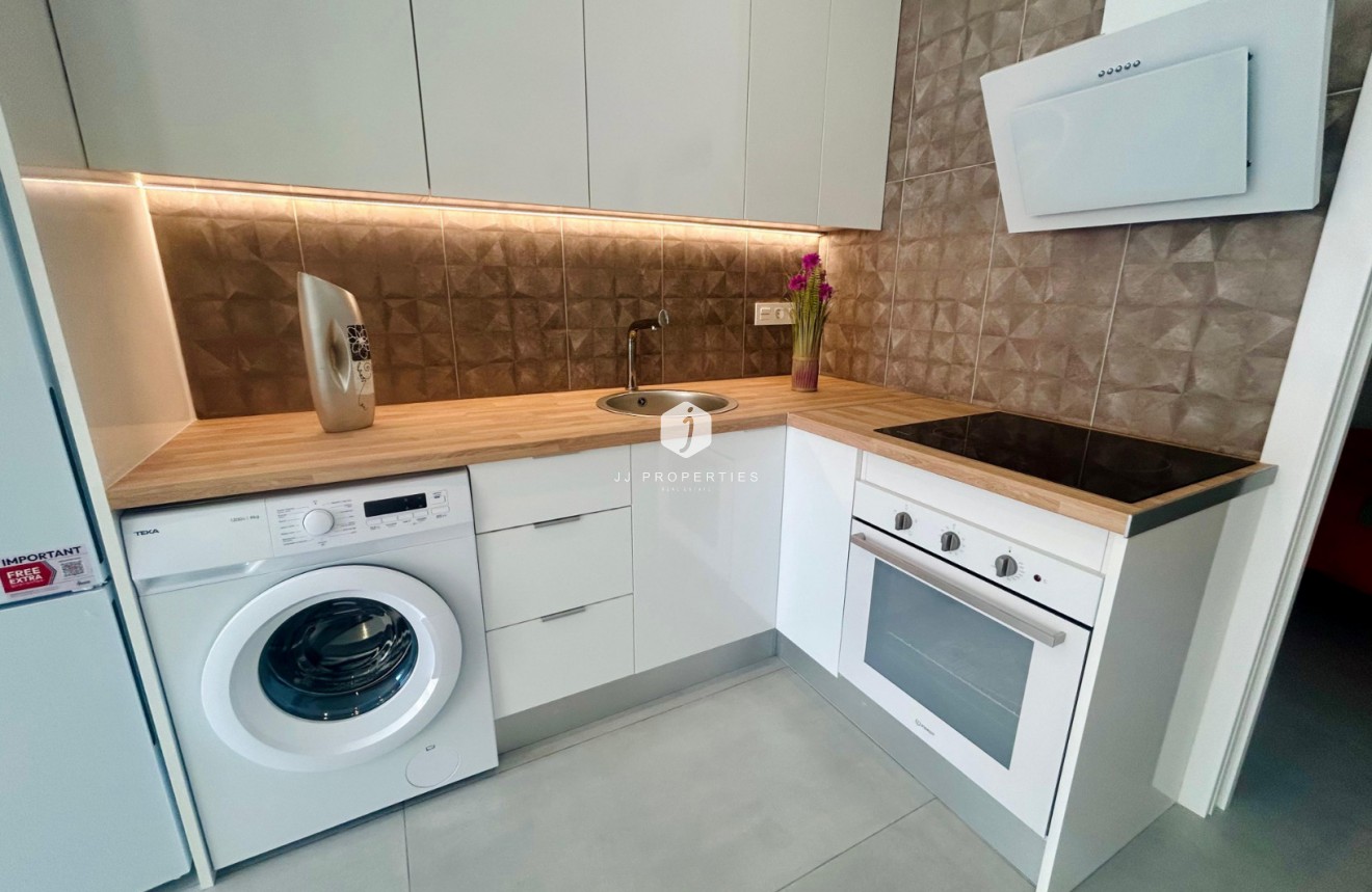 Z drugiej ręki - Szalet -
Torrevieja - Costa Blanca