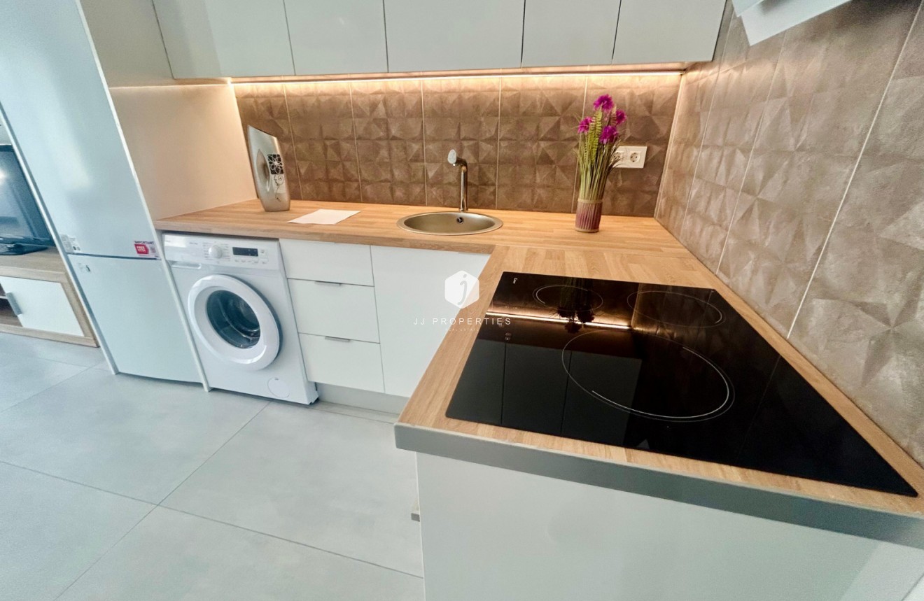 Z drugiej ręki - Szalet -
Torrevieja - Costa Blanca