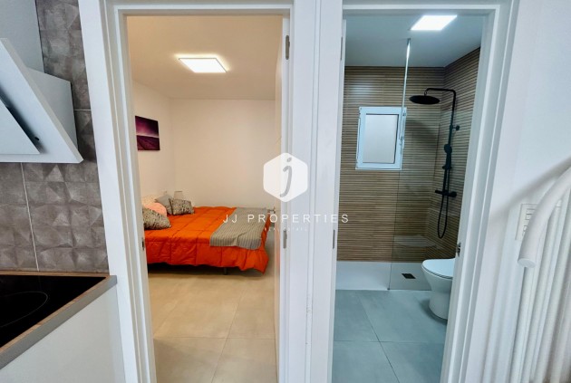 Z drugiej ręki - Szalet -
Torrevieja - Costa Blanca