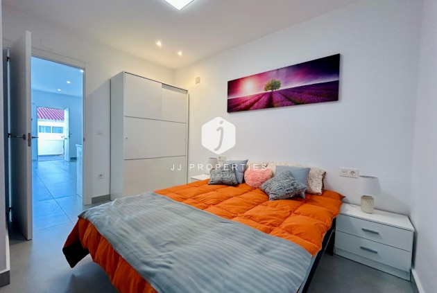 Z drugiej ręki - Szalet -
Torrevieja - Costa Blanca