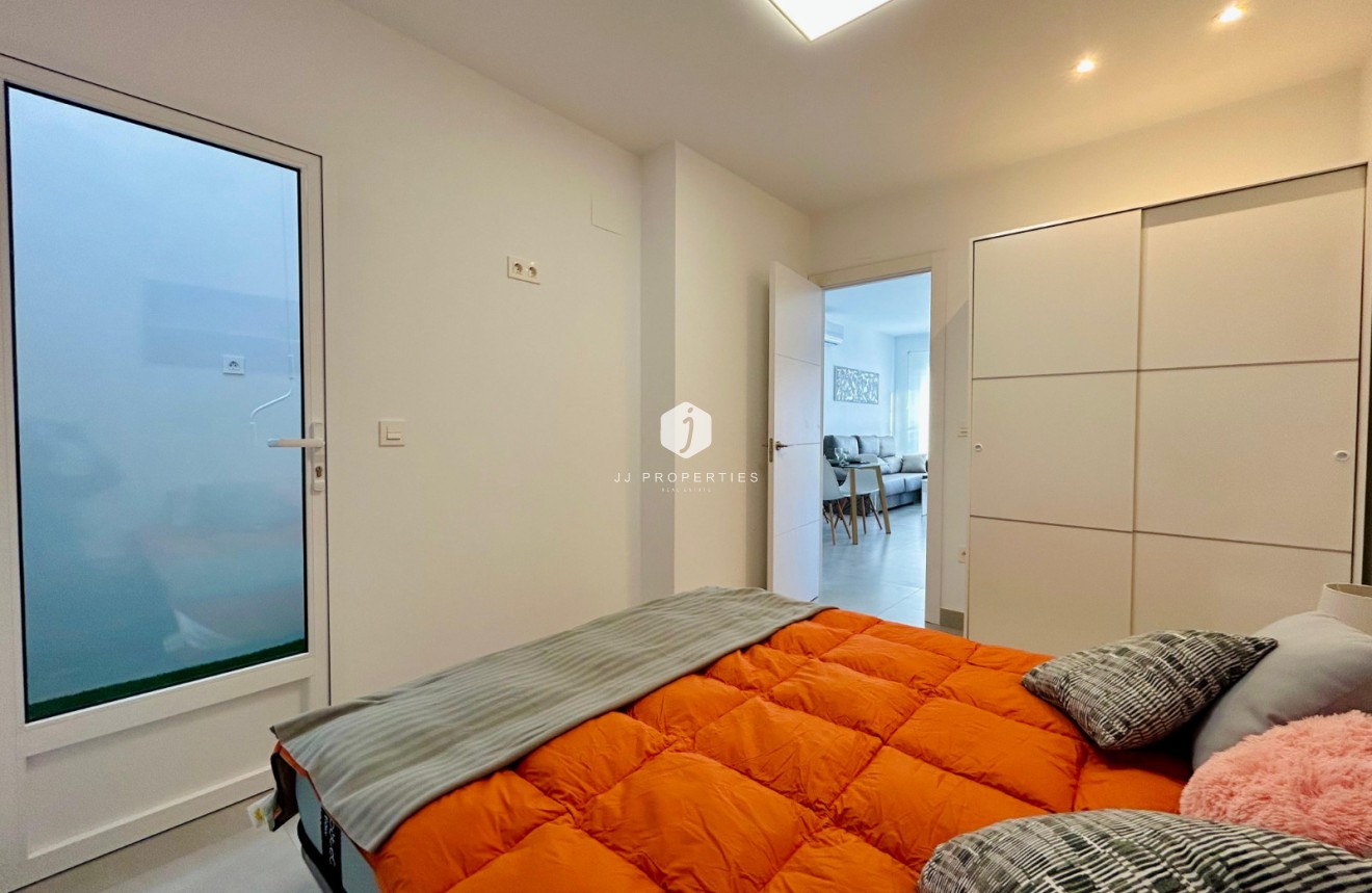 Z drugiej ręki - Szalet -
Torrevieja - Costa Blanca