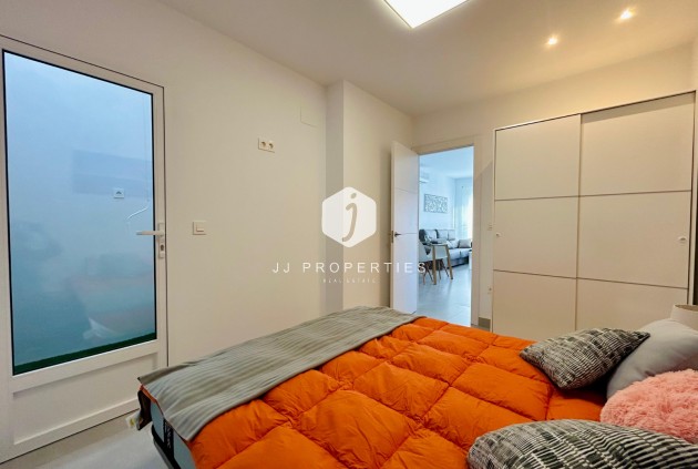 Z drugiej ręki - Szalet -
Torrevieja - Costa Blanca