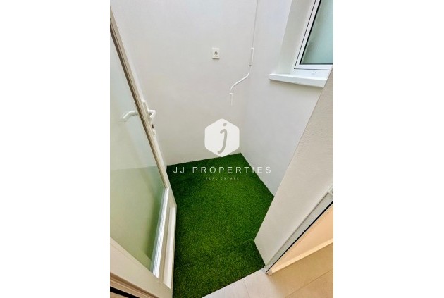 Z drugiej ręki - Szalet -
Torrevieja - Costa Blanca