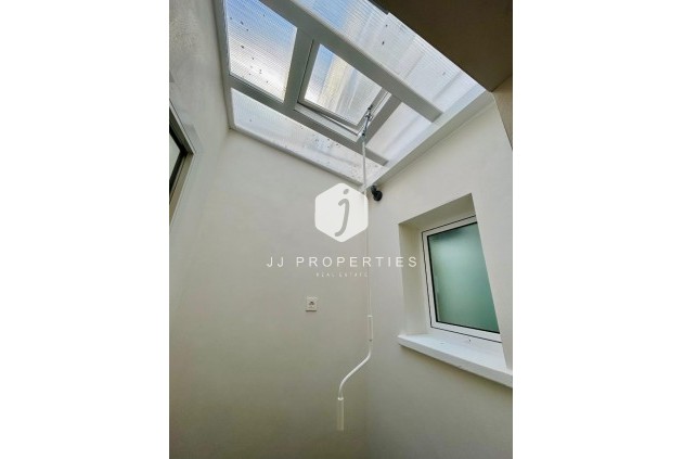 Z drugiej ręki - Szalet -
Torrevieja - Costa Blanca