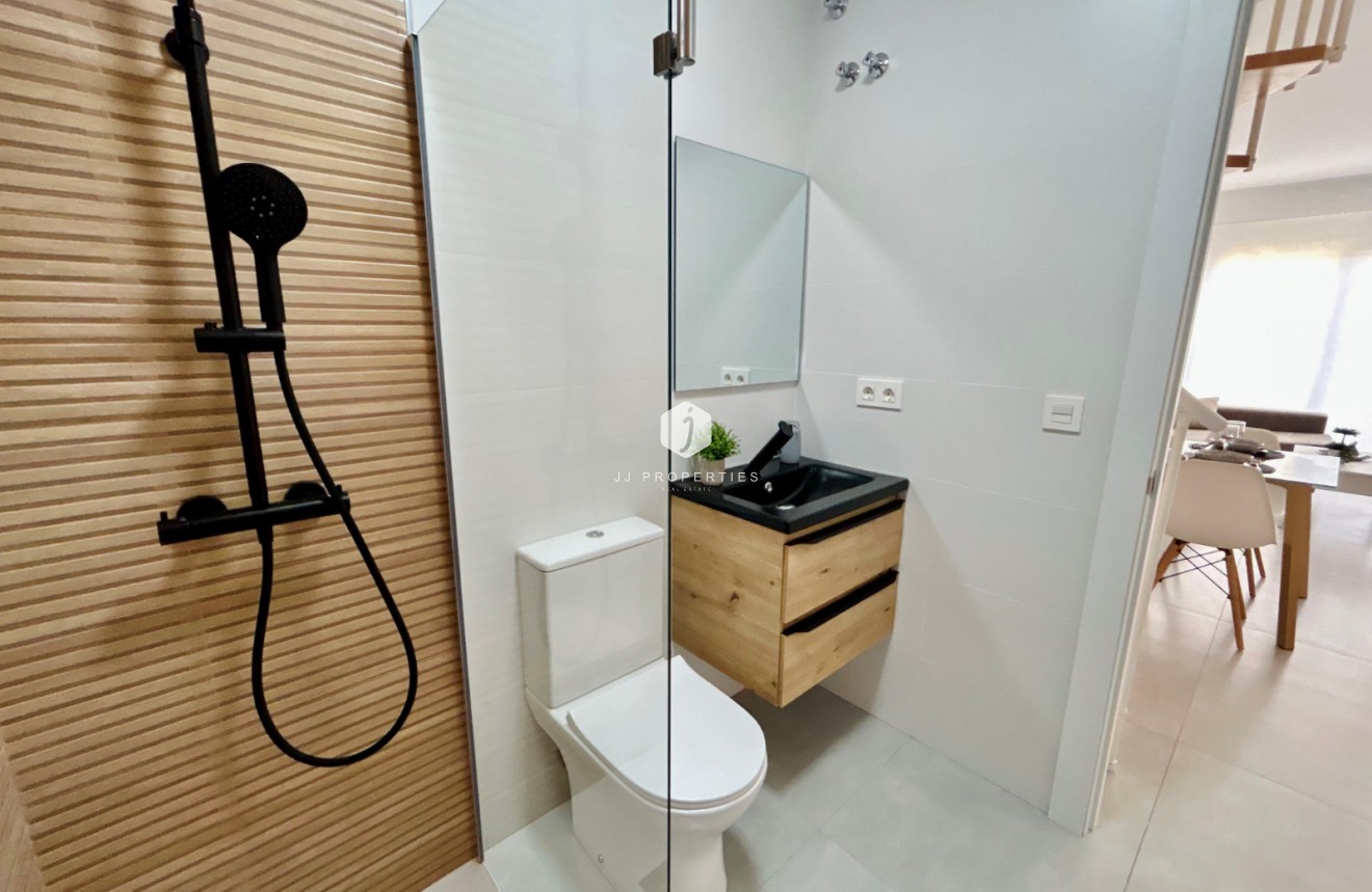 Z drugiej ręki - Szalet -
Torrevieja - Costa Blanca