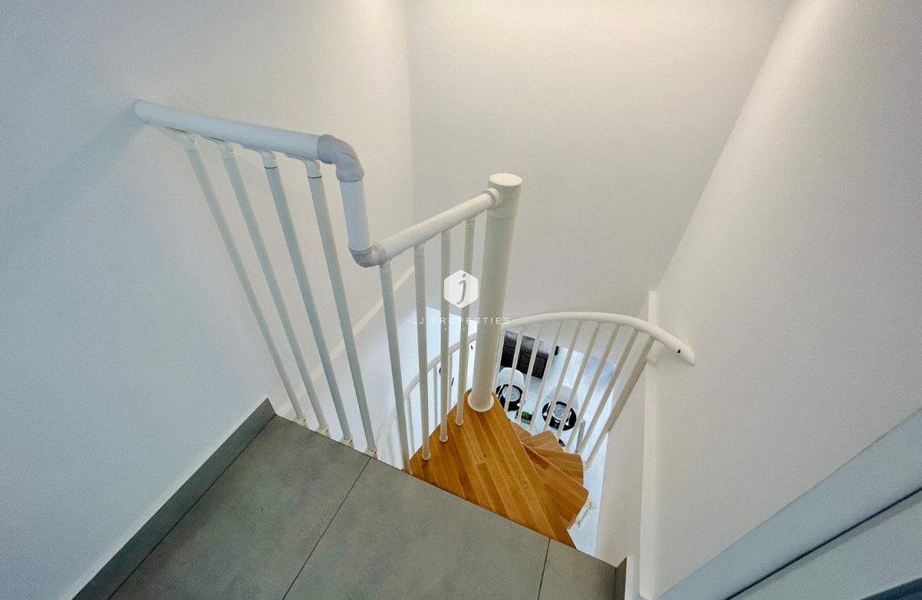 Z drugiej ręki - Szalet -
Torrevieja - Costa Blanca