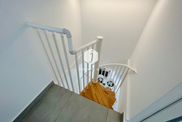 Z drugiej ręki - Szalet -
Torrevieja - Costa Blanca