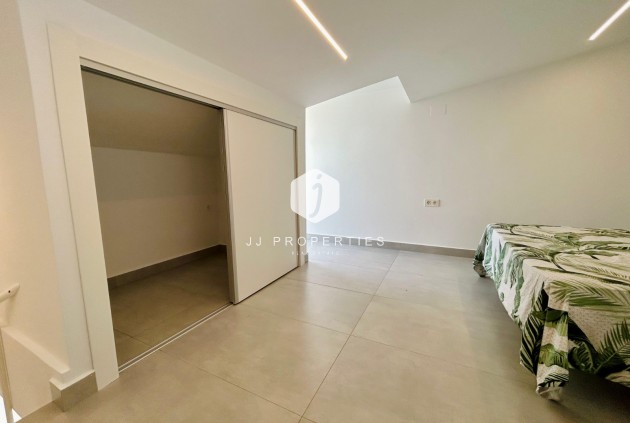 Z drugiej ręki - Szalet -
Torrevieja - Costa Blanca