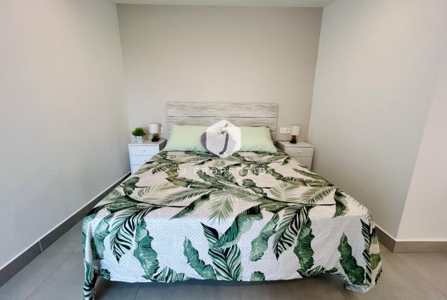 Z drugiej ręki - Szalet -
Torrevieja - Costa Blanca