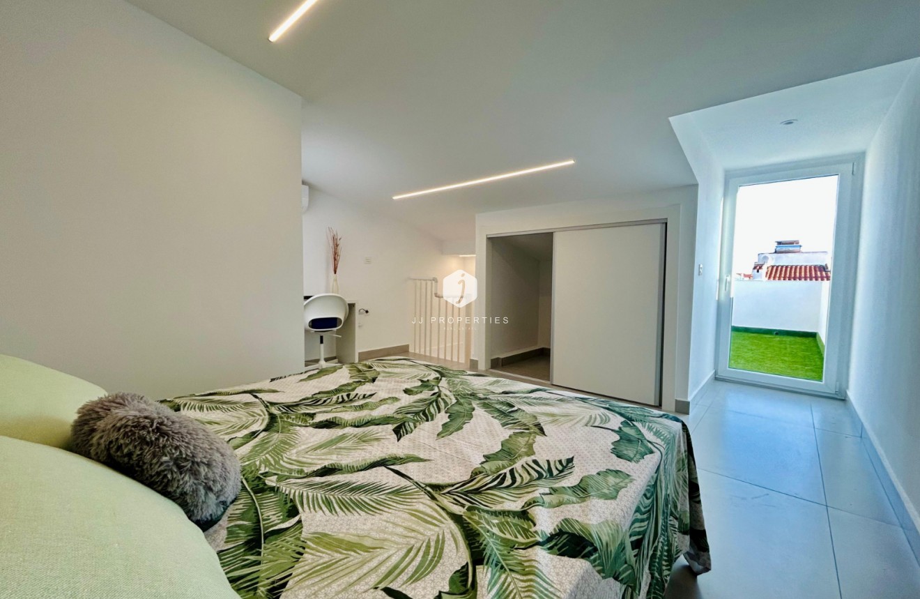 Z drugiej ręki - Szalet -
Torrevieja - Costa Blanca