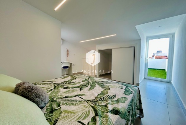 Z drugiej ręki - Szalet -
Torrevieja - Costa Blanca