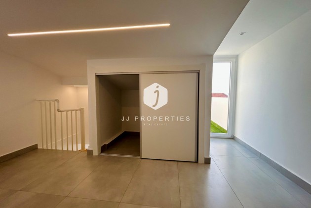 Z drugiej ręki - Szalet -
Torrevieja - Costa Blanca