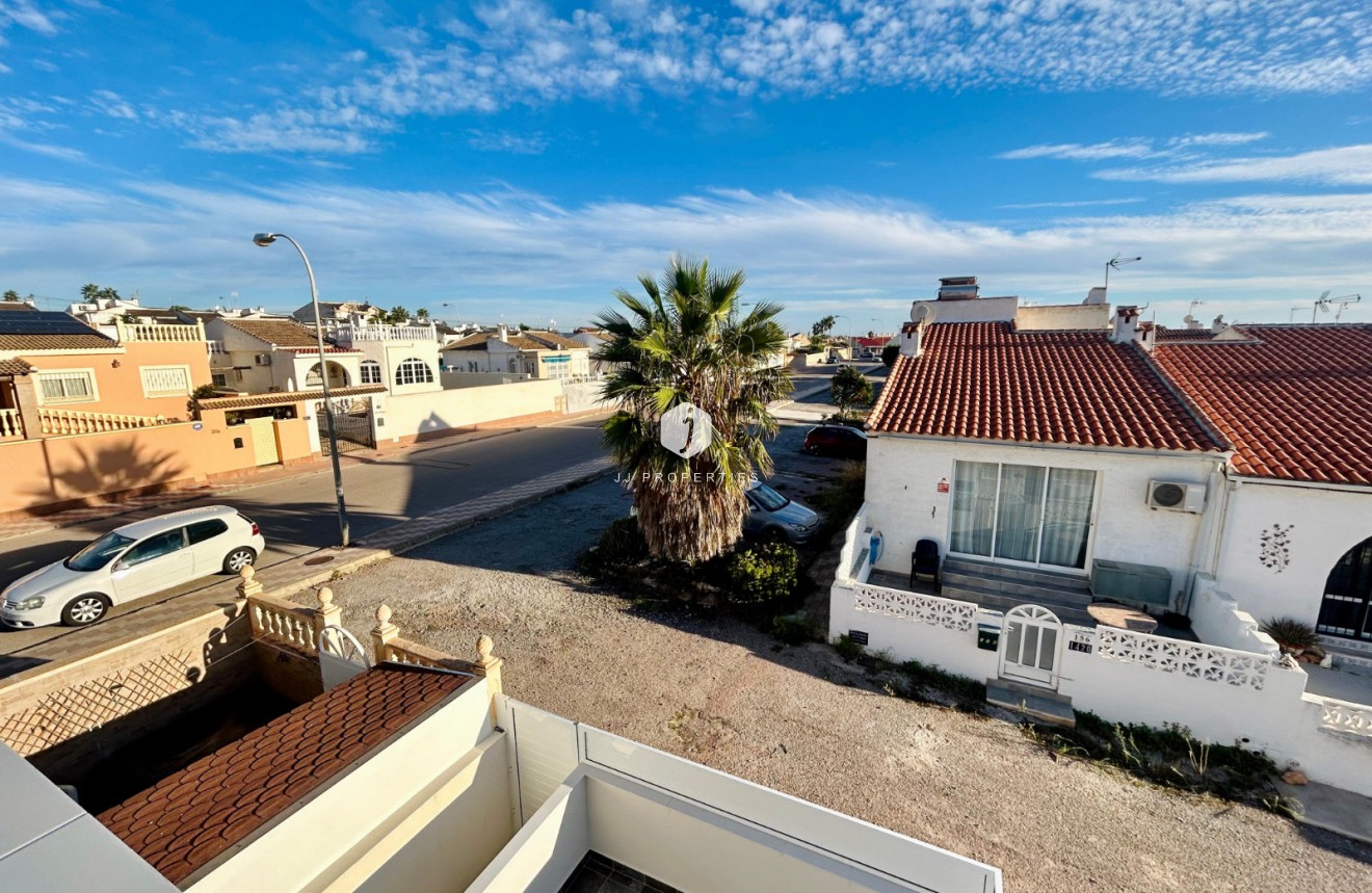 Z drugiej ręki - Szalet -
Torrevieja - Costa Blanca