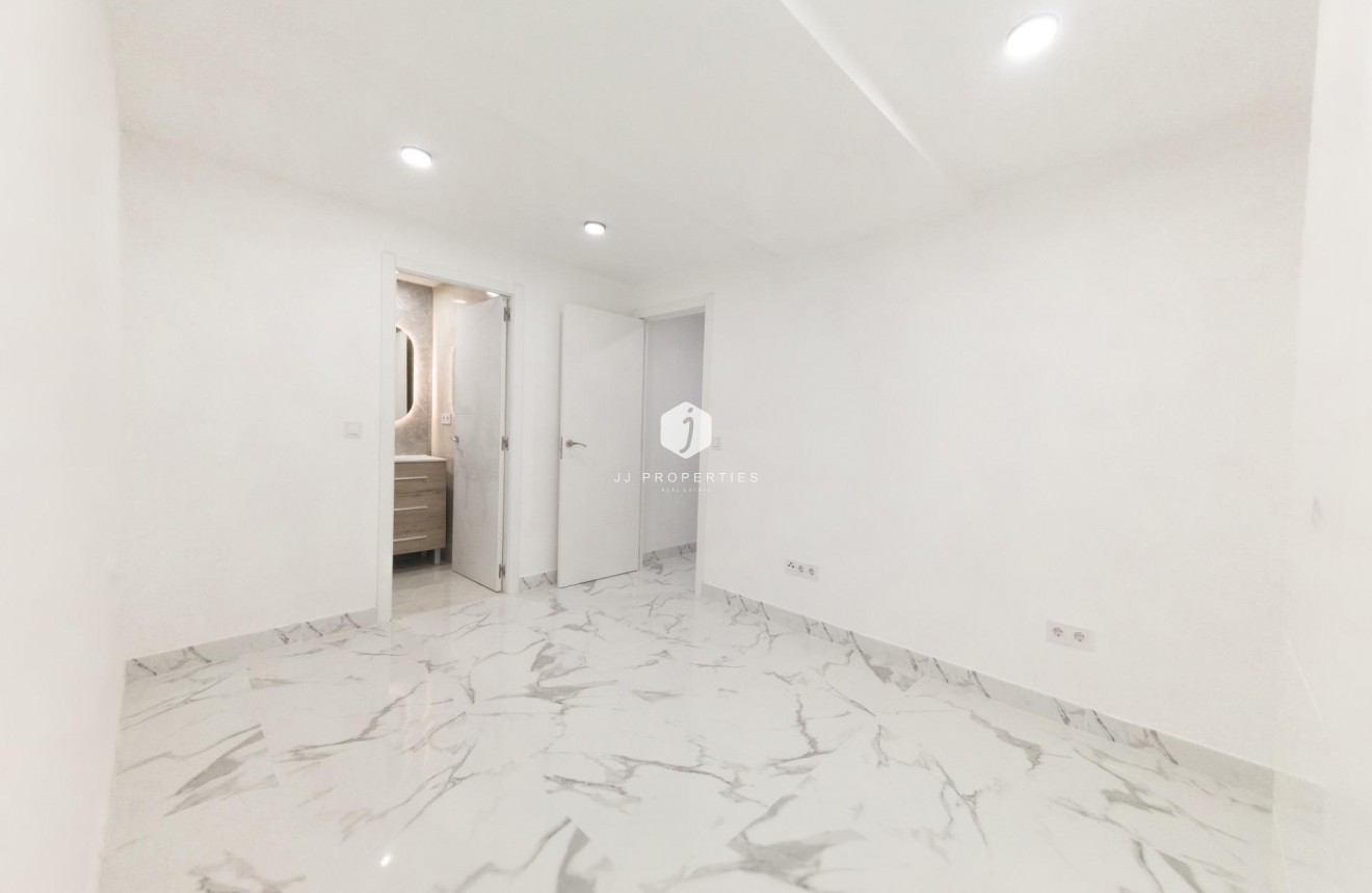 Tweedehands - Appartement / flat -
Torrevieja - Playa de los Naufragos