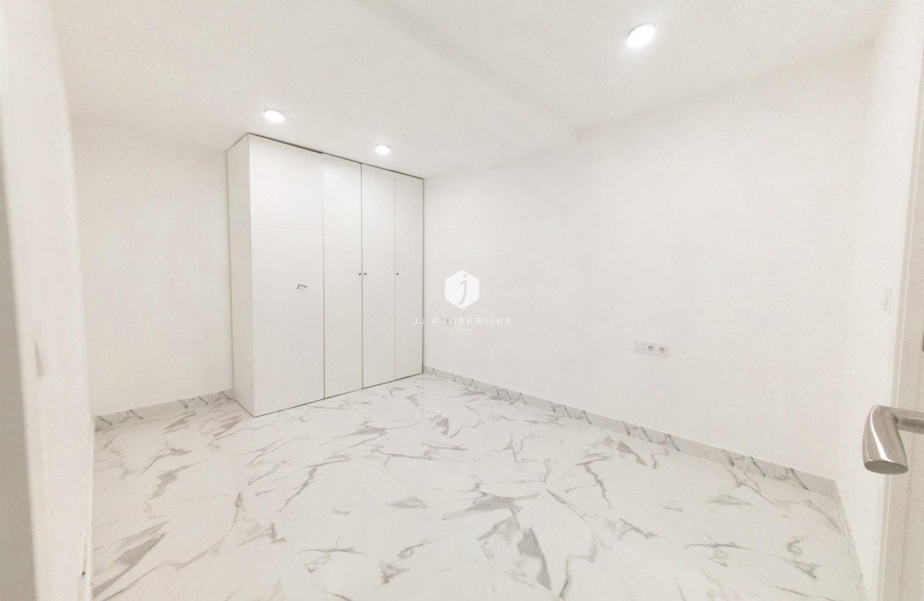 Tweedehands - Appartement / flat -
Torrevieja - Playa de los Naufragos