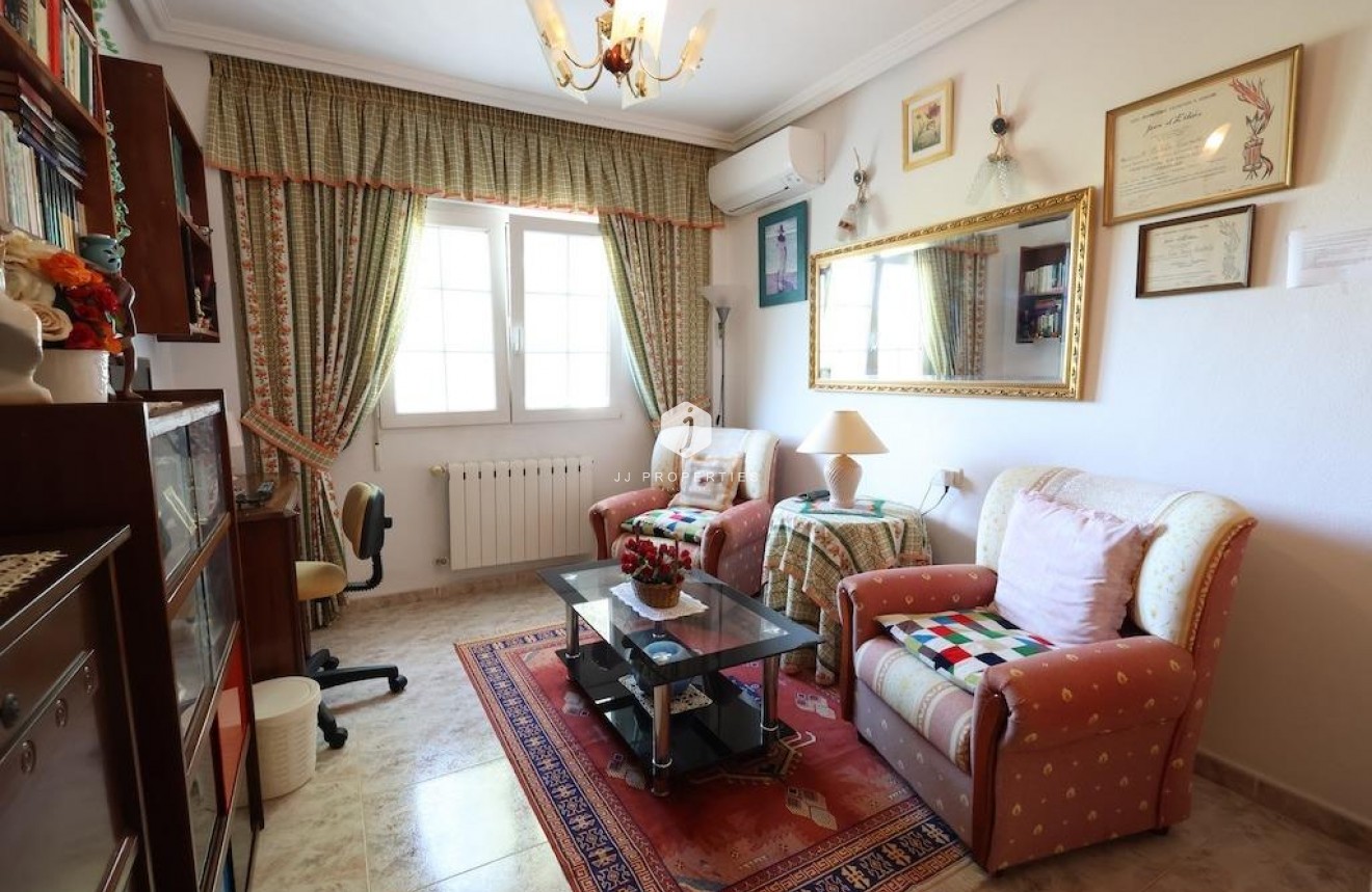 Z drugiej ręki - Villa -
Orihuela Costa - Costa Blanca