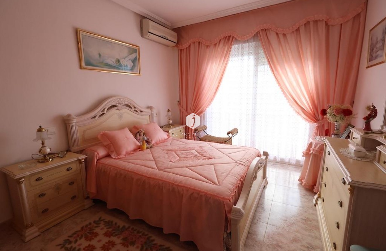 Z drugiej ręki - Villa -
Orihuela Costa - Costa Blanca